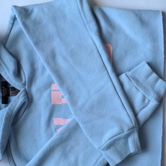 5/6T Cropped Baby Blue Hoodie Forever21 - Picture 4 of 8